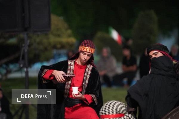 افراشته شدن پرچم ایران بر فراز مجلس تعزیه امام حسین(ع) در پایتخت مقاومت جهان اسلام+تصاویر