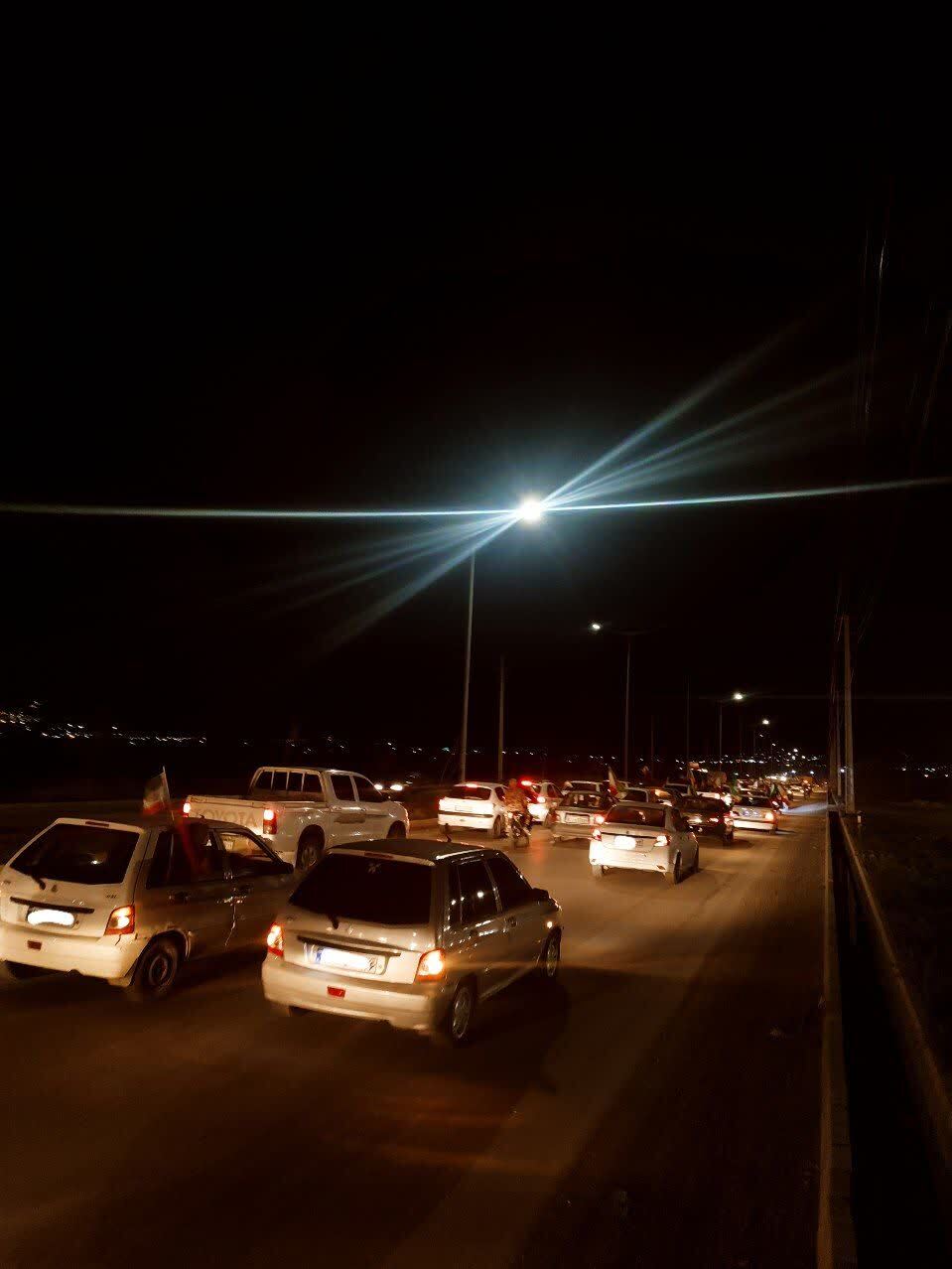 فیلم/ رژه باشکوه و خودجوش موتوری و خودرویی برای دفاع از وطن در شهرستان بجنورد