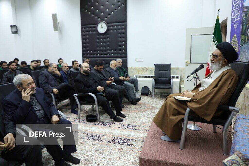 تجلیل تولیت آستان مقدس حضرت معصومه (س) از مداحان عرصه بیعت و نصرت+ تصاویر