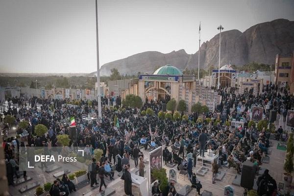 مراسم چهلمین روز شهادت شهدای جنگ رمضان در گلزار شهدای کرمان برگزار شد+تصاویر