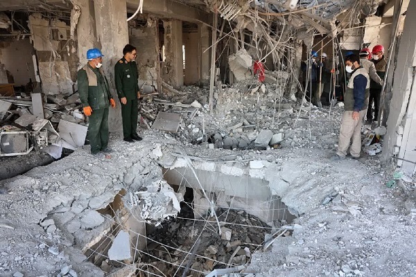 تصاویر/ بازدید فرمانده سپاه استان از منزل مسکونی آسیب دیده توسط دشمن آمریکایی صهیونی در همدان