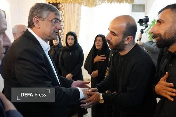 دیدار مشاور رئیسجمهور در امور ایثارگران با خانواده شهید «داوود ساکی» دیدار مشاور رئیسجمهور در امور ایثارگران با خانواده شهید «داوود ساکی»