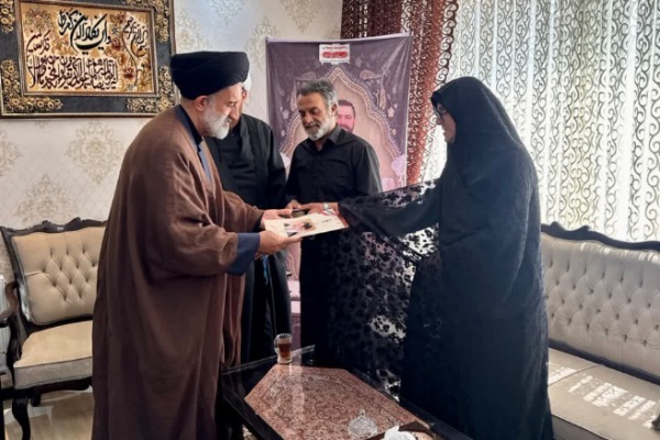 دیدار نماینده ولی‌فقیه در بنیاد شهید کشور با خانواده‌های شهدای جنگ رمضان در همدان