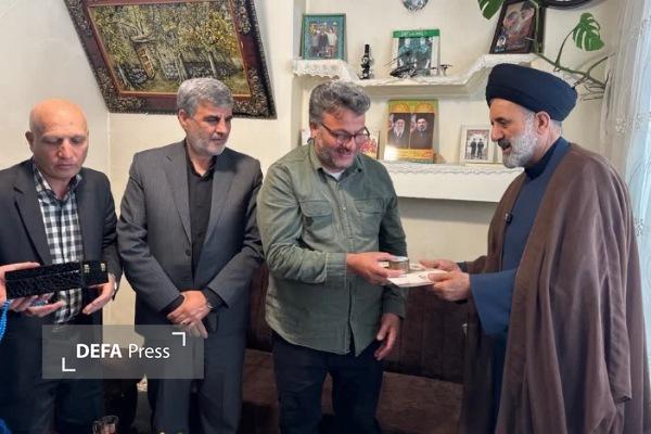 دیدار نماینده ولی‌فقیه در بنیاد شهید و امور ایثارگران کشور با خانواده‌های شهدای جنگ رمضان در همدان