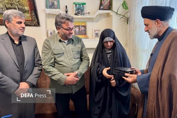 دیدار نماینده ولی‌فقیه در بنیاد شهید و امور ایثارگران کشور با خانواده‌های شهدای جنگ رمضان در همدان