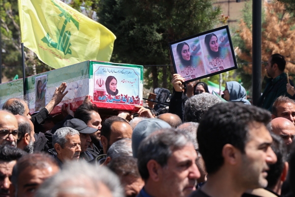 تصاویر/ تشییع پیکرهای 15 شهید یک خانواده در کرج