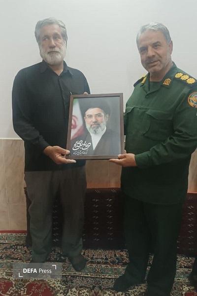 دیدار سرهنگ جوان با خانواده شهدای جنگ تحمیلی سوم در شهرستان زبرخان+ تصاویر