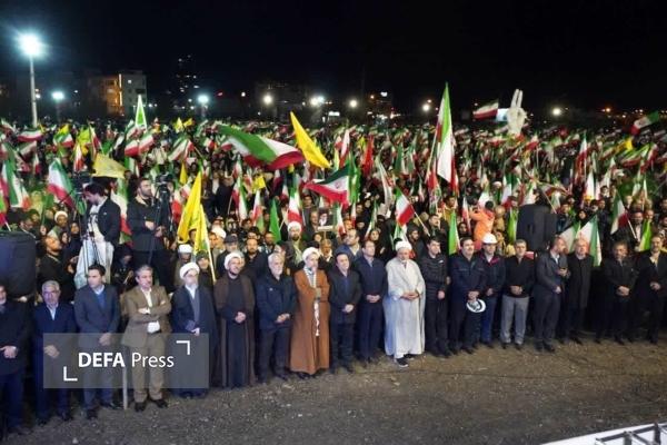 حماسهای دیگر از حضور مردم قزوین/ تجدید پیمان با آرمانهای شهدای جنگ رمضان حماسهای دیگر از حضور مردم قزوین/ تجدید پیمان با آرمانهای شهدای جنگ رمضان