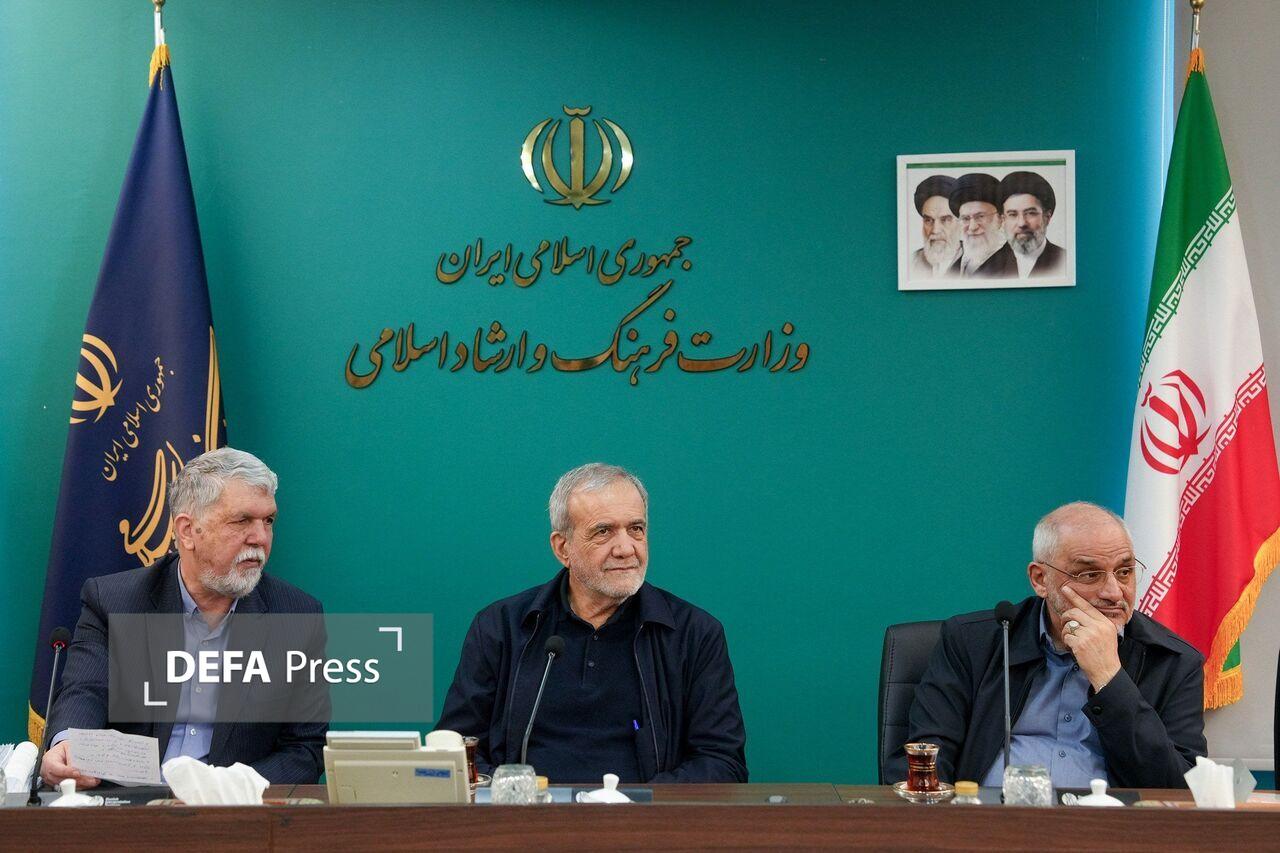 پزشکیان: دستاورهای ملی و مقاومت ۴۰ روز ملت با تولید روایتهای موثر منعکس شود پزشکیان: دستاورهای ملی و مقاومت ۴۰ روز ملت با تولید روایتهای موثر منعکس شود