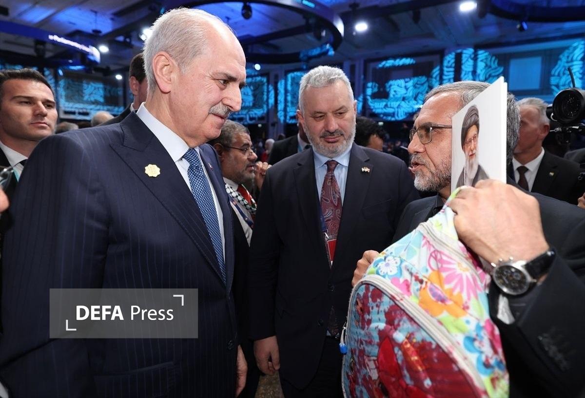 هیئت ایرانی با کولهپشتی خونین دانشآموز کشتهشده در مجمع عمومی PAB شرکت کرد هیئت ایرانی با کولهپشتی خونین دانشآموز کشتهشده در مجمع عمومی PAB شرکت کرد