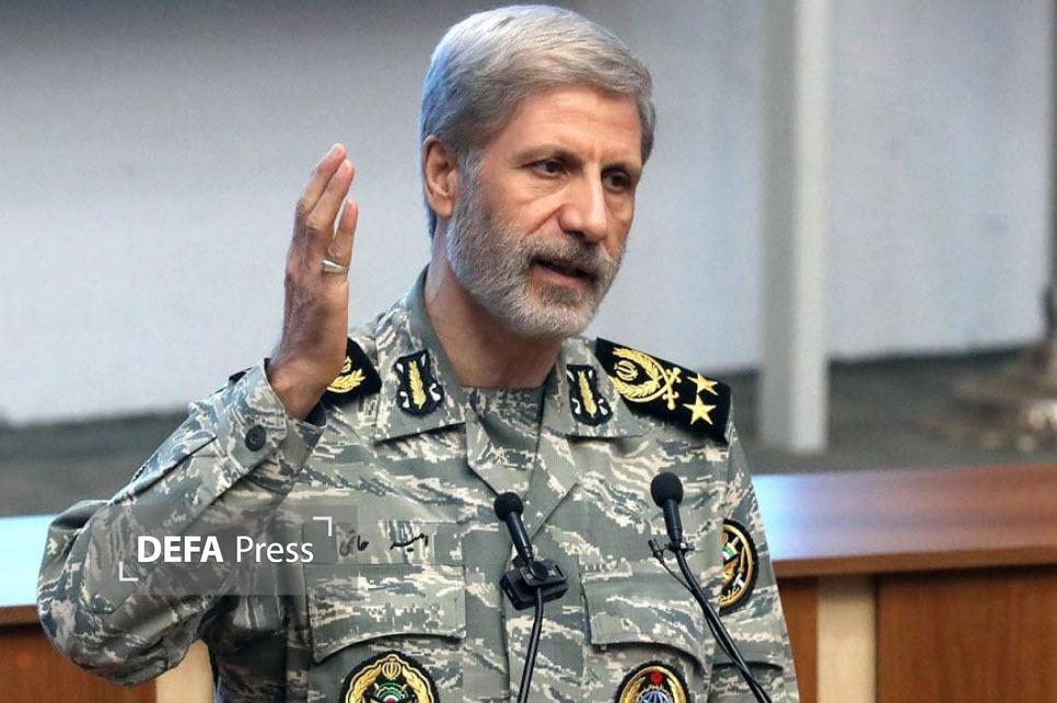 سرلشکر حاتمی: آمریکا آرزوی به زانو درآوردن ملت ایران را به گور خواهد برد سرلشکر حاتمی: آمریکا آرزوی به زانو درآوردن ملت ایران را به گور خواهد برد