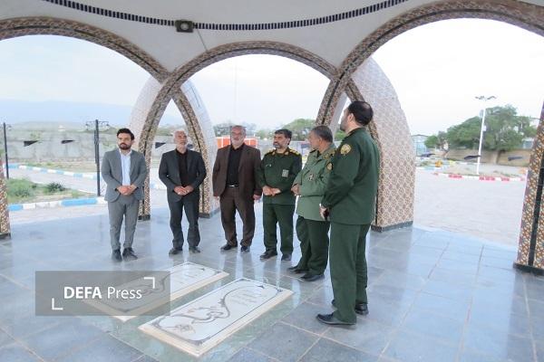 ادای احترام مدیرکل حفظ آثار و نشر ارزش‌های دفاع مقدس و مقاومت خراسان رضوی به شهدای گمنام شهرستان زبرخان+ تصاویر
