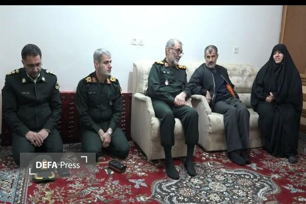 شهادت موجب عزت و سربلندی انسان، خانواده و وطن است