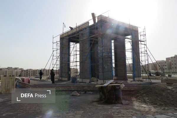 ادای احترام مدیرکل حفظ آثار و نشر ارزش‌های دفاع مقدس و مقاومت خراسان رضوی به شهید گمنام شهر بینالود+ تصاویر