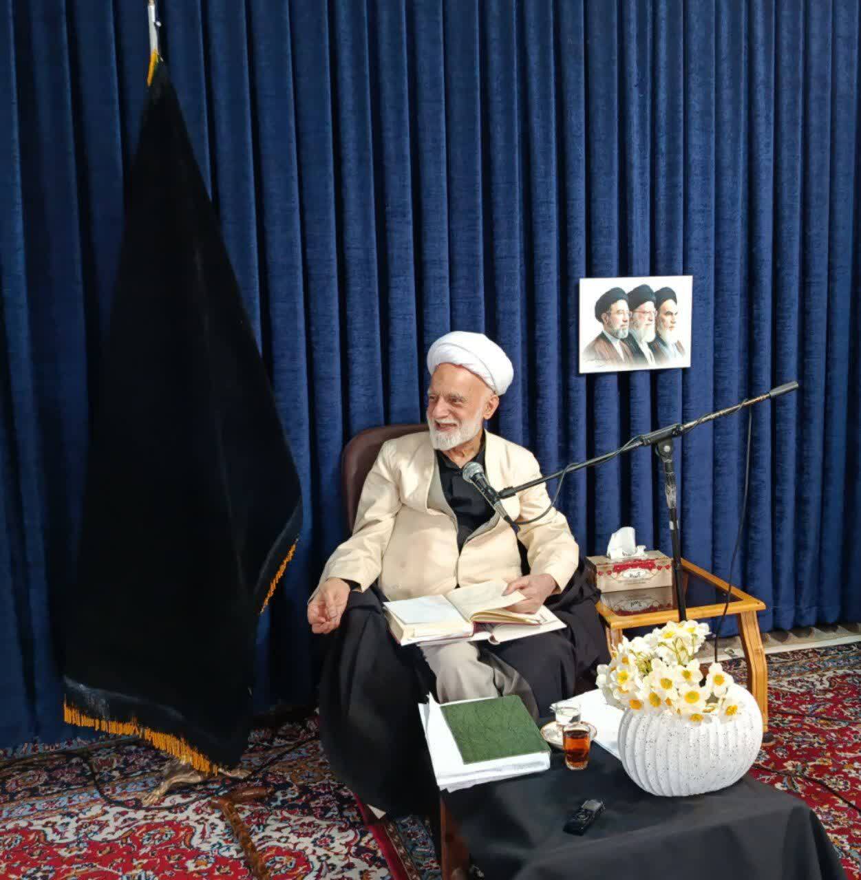 آیت الله دری نجف آبادی: ارتش مظهر اقتدار و امنیت ملی است