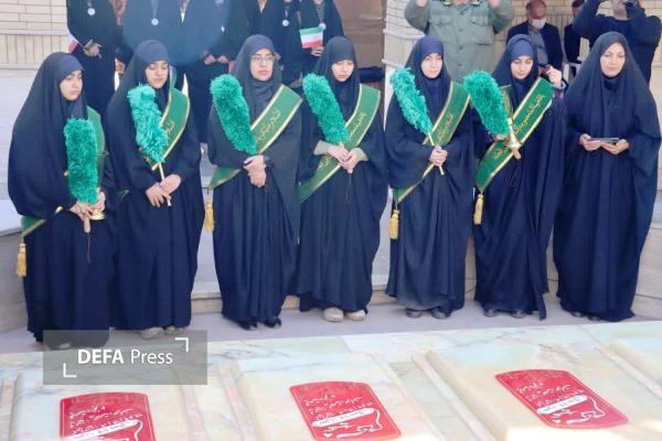 ادای احترام خادمین حرم حضرت معصومه (س) به یادمان هشت شهید گمنام موزه دفاع مقدس و مقاومت مازندران