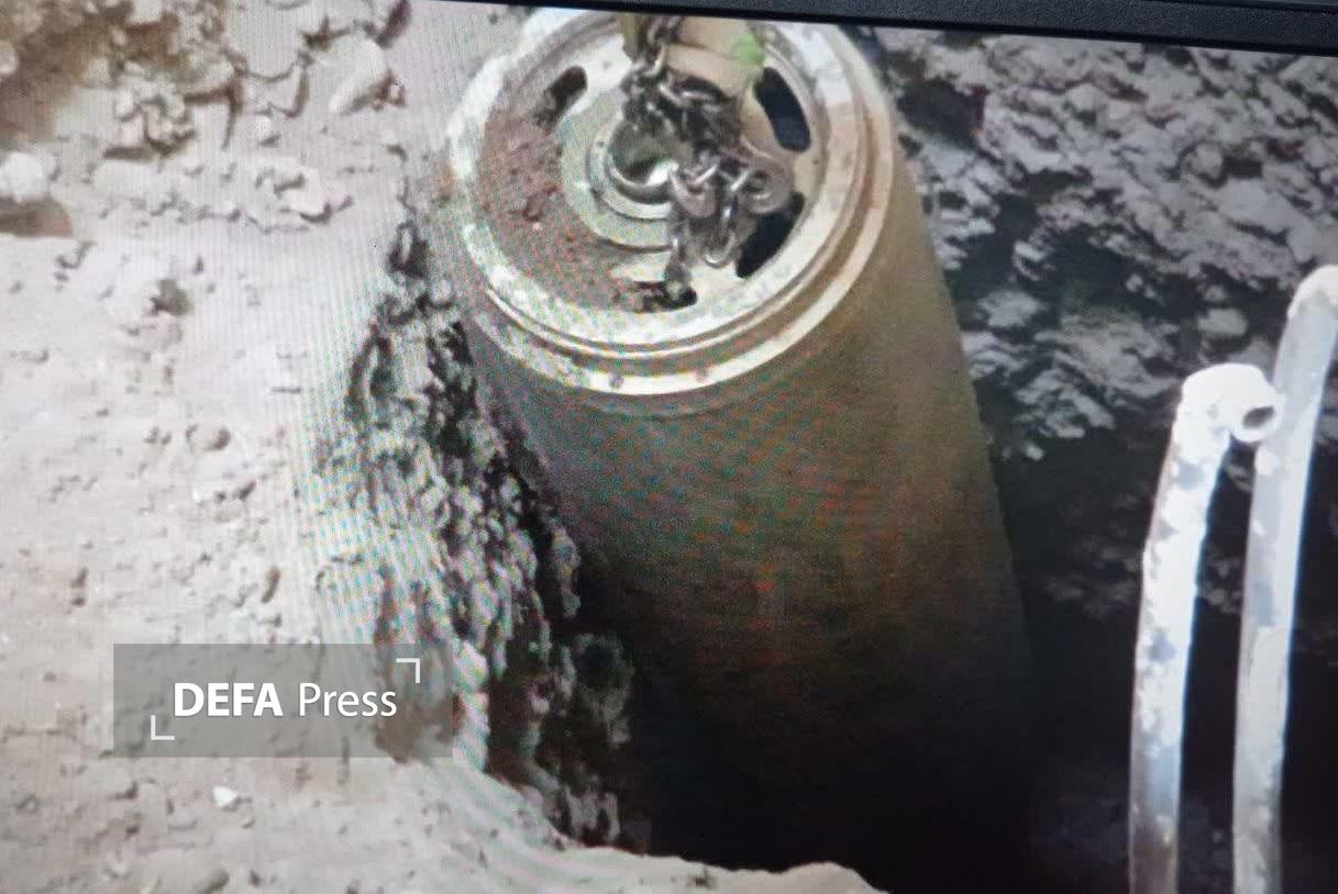 خنثی سازی معجزه آسای بمب یک تُنی MK84 در عمق ۱۶ متری ورامین / حساسیت چاشنی مانع عزم جهادی نشد