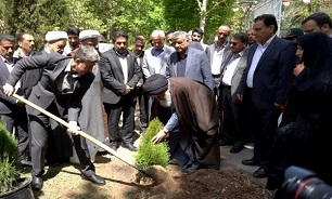 تصاویر/ کاشت درخت در روز ارتش به یاد شهدای جنگ رمضان