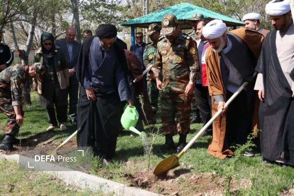 آئین درختکاری به مناسبت روز ارتش در لشکر ۱۶ زرهی قزوین برگزار شد