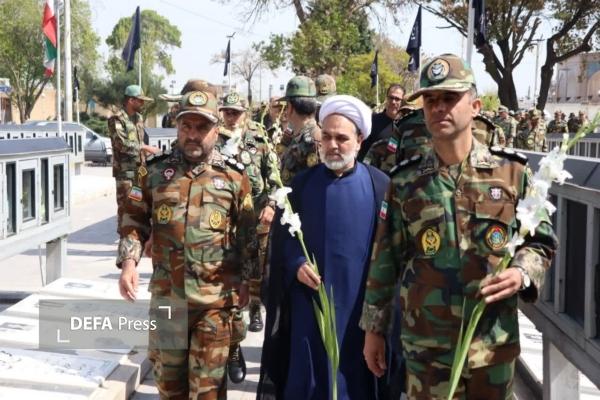 آئین غبارروبی و ادای احترام به مزار شهدای قزوین به مناسبت روز ارتش برگزار شد