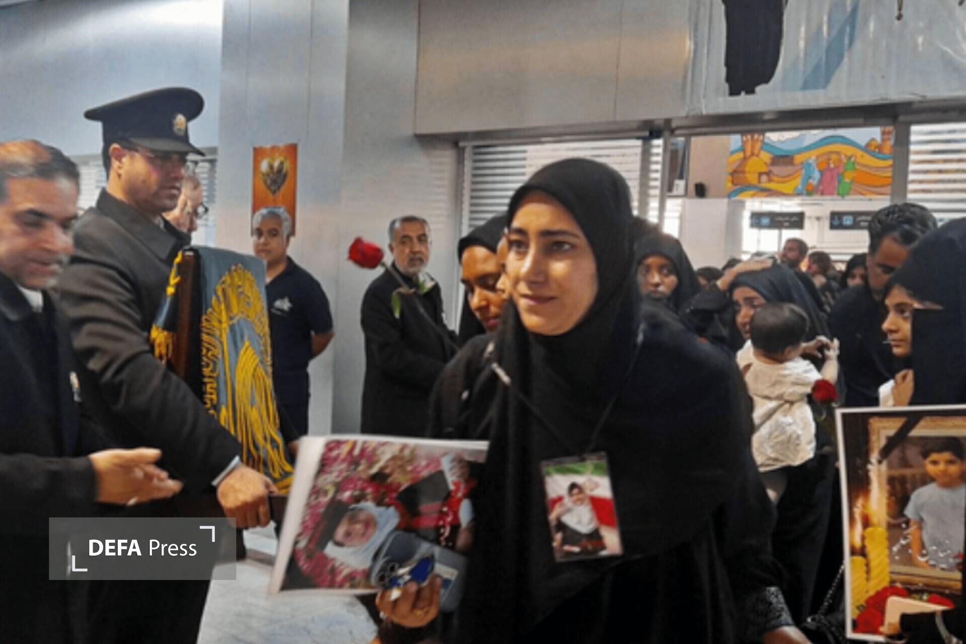 کاروان ۳۰۰ نفره خانواده شهدای میناب برای زیارت به قم و مشهد اعزام شدند