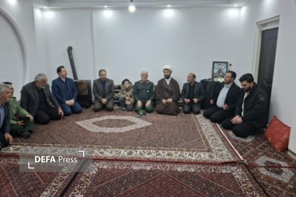 دیدار معاون وزیر دفاع با خانواده سرهنگ شهید «مهدی پیری» در شهرستان بهار + تصاویر
