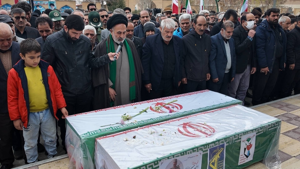 تصاویر۲/ بدرقه جانسوز با پیکر مطهر شهدای وطن در گلزار شهدای اراک