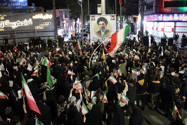 تصاویر/ حضور گسترده مردم ماهدشت در اجتماع بیعت با رهبر انقلاب