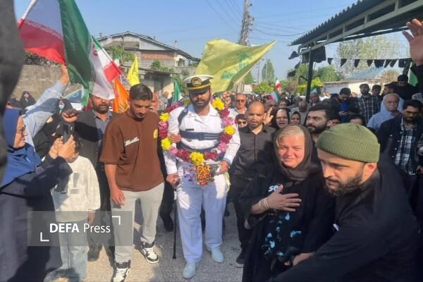 استقبال باشکوه مردم آمل از قهرمان ناوشکن دنا