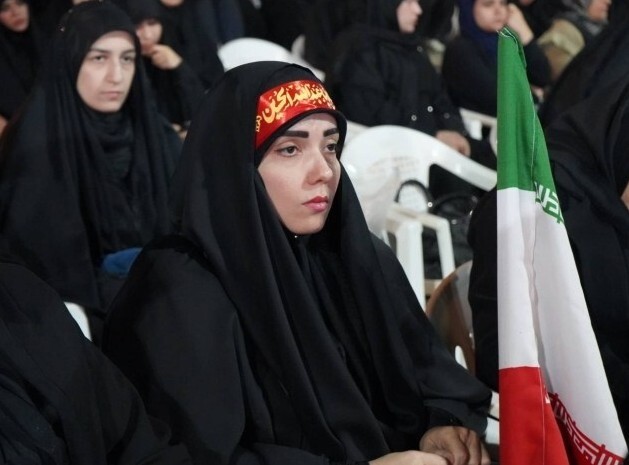 فیلم/ حمایت بانوان اهواز از نیرو‌های مسلح