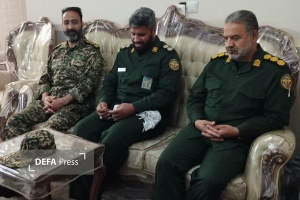 دیدار سرهنگ جوان با خانواده شهید «یونس نظرزاده» در مشهد+ تصاویر