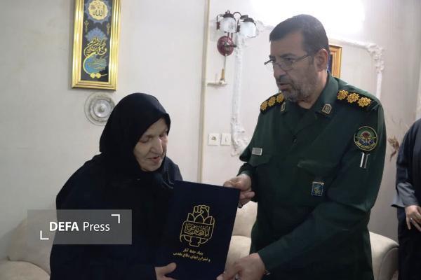 دیدار مدیرکل حفظ آثار و نشر ارزش‌های دفاع مقدس و مقاومت مازندران با خانواده شهید ناوشکن دنا+ تصاویر