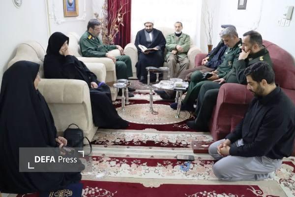 دیدار مدیرکل حفظ آثار و نشر ارزش‌های دفاع مقدس و مقاومت مازندران با خانواده شهید ناوشکن دنا+ تصاویر