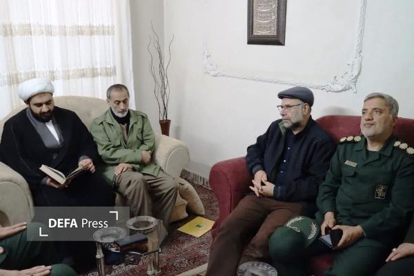 دیدار مدیرکل حفظ آثار و نشر ارزش‌های دفاع مقدس و مقاومت مازندران با خانواده شهید ناوشکن دنا+ تصاویر