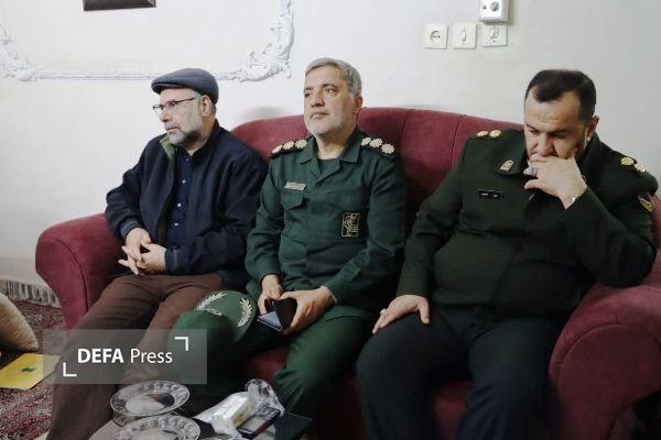 دیدار مدیرکل حفظ آثار و نشر ارزش‌های دفاع مقدس و مقاومت مازندران با خانواده شهید ناوشکن دنا+ تصاویر