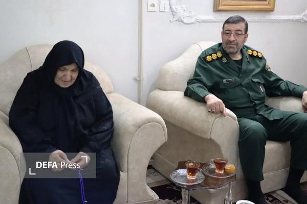 دیدار مدیرکل حفظ آثار و نشر ارزش‌های دفاع مقدس و مقاومت مازندران با خانواده شهید ناوشکن دنا+ تصاویر