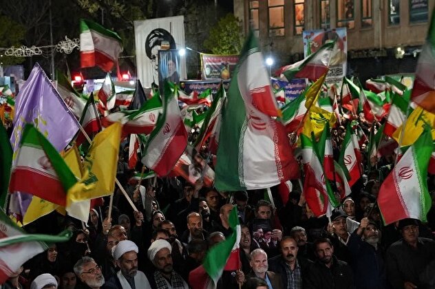 تصاویر/ روایت حضور شبانه مردم تبریز در خیابان‌ها