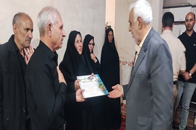 تصاویر/ دیدار سردار کوشکی با خانواده شهید «شهیدی بهلولی» از شهدای جنگ تحمیلی سوم