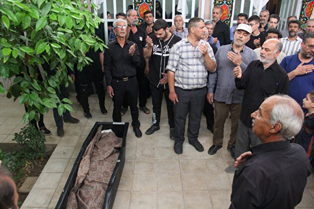 تصاویر/ تشییع پیکر مادر شهیدان ذاکری نژاد با حضور باشکوه مردم