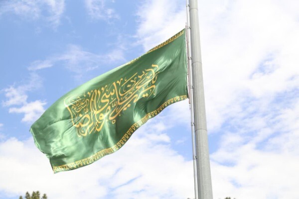 اهتزار پرچم متبرک آستان قدس رضوی در مجموعه استانداری خراسان شمالی + تصاویر
