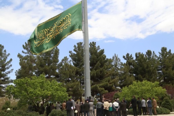 اهتزار پرچم متبرک آستان قدس رضوی در مجموعه استانداری خراسان شمالی + تصاویر