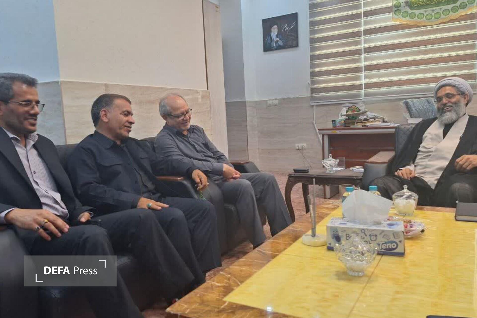 گفت‌وگوی مدیرکل بنیاد شهید هرمزگان با مسئولان قشم درباره مسائل جامعه ایثارگری