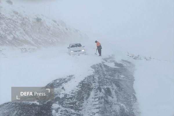 راهداری سروآباد از سقوط چندباره بهمن در گردنه ژالانه منطقه هورامان خبر داد