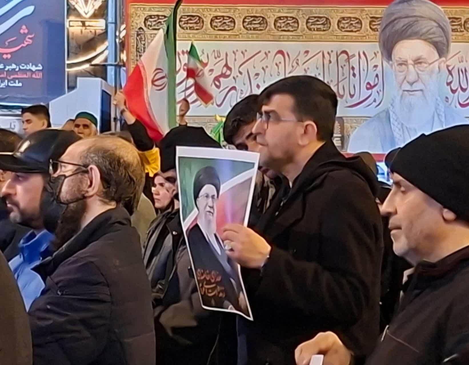 فیلم/ رجز خوانی دختر دهه نودی در اجتماع مردم انقلابی شهر صفی آباد