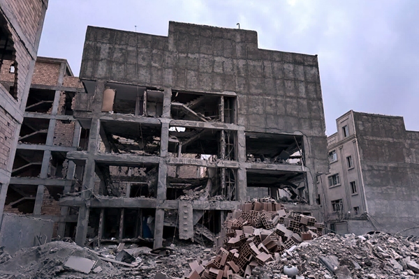 مجروحیت 18 نفر در حمله دشمن به منزل مسکونی در کمالشهر