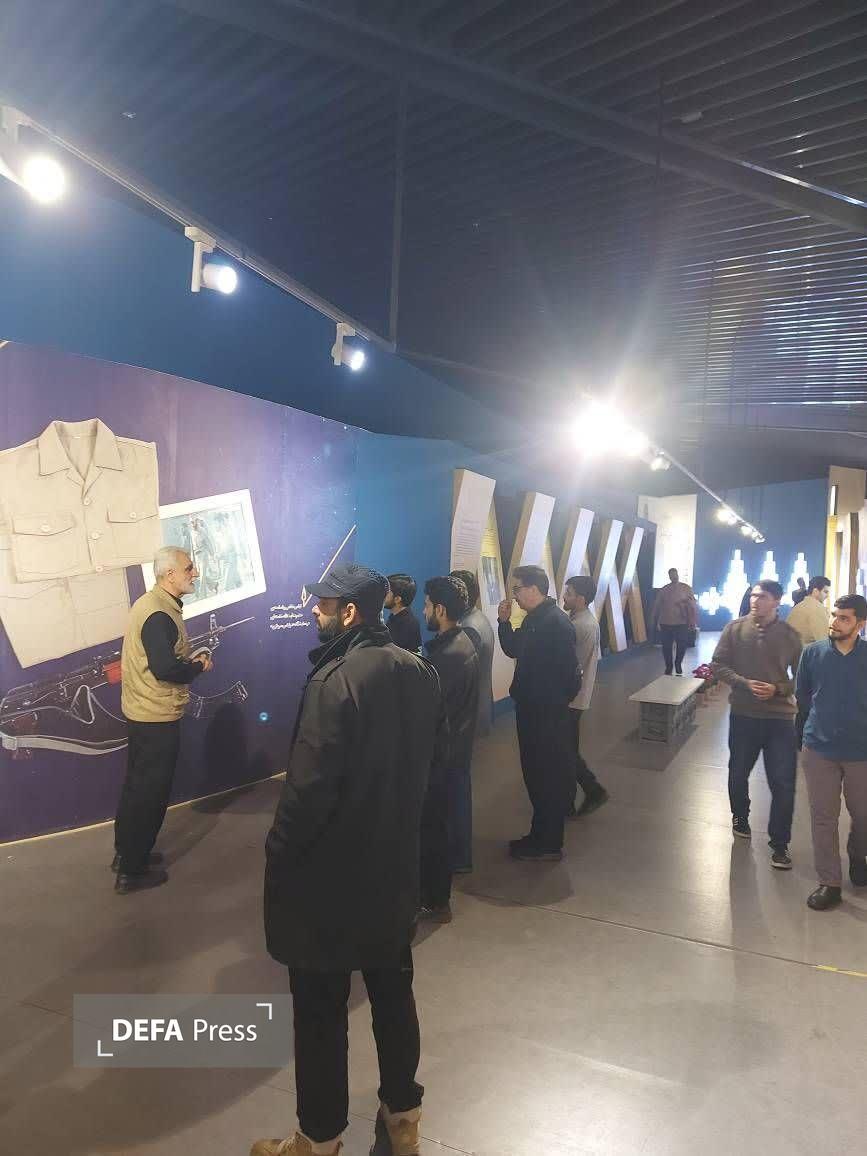 استقبال گردشگران در اولین روز از بازگشایی موزه ملی انقلاب اسلامی و دفاع مقدس+ تصاویر