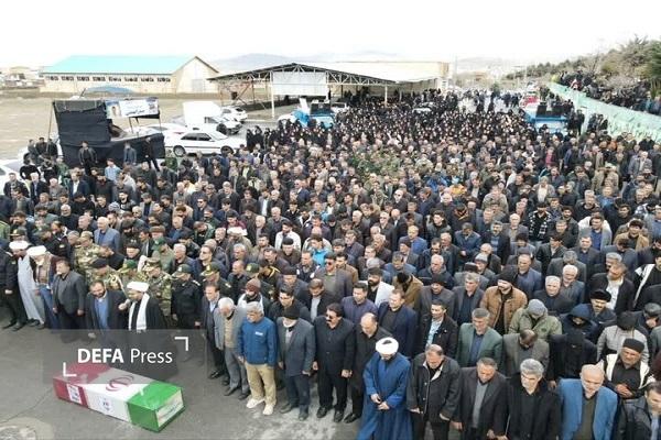 پیکر شهید «صدرا بهمنی» در الیگودرز تشییع شد پیکر شهید «صدرا بهمنی» در الیگودرز تشییع شد