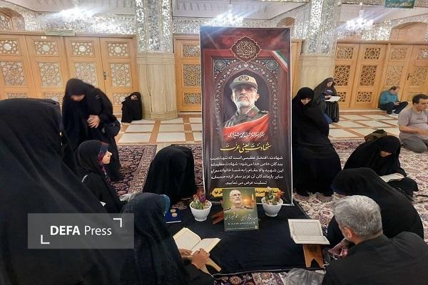 حضور زائران امام رضا (ع) در کنار مزار رئیس دفتر فرماندهی کل قوا