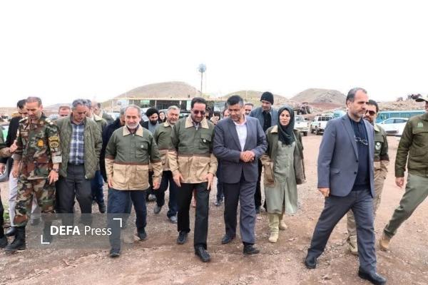 پویش درختکاری «سرو ایران» به یاد رهبر شهید و شهدای جنگ رمضان در بوئین‌زهرا برگزار شد