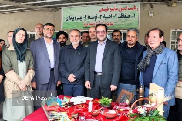 پویش درختکاری «سرو ایران» به یاد رهبر شهید و شهدای جنگ رمضان در بوئین‌زهرا برگزار شد